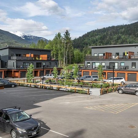 The Mac Shack By Revelstoke Vacations Apartment Ngoại thất bức ảnh